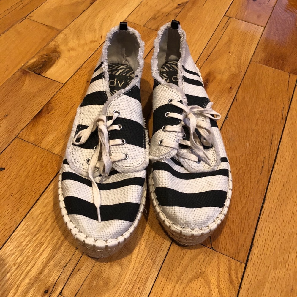 DV Canvas Women’s Shoe